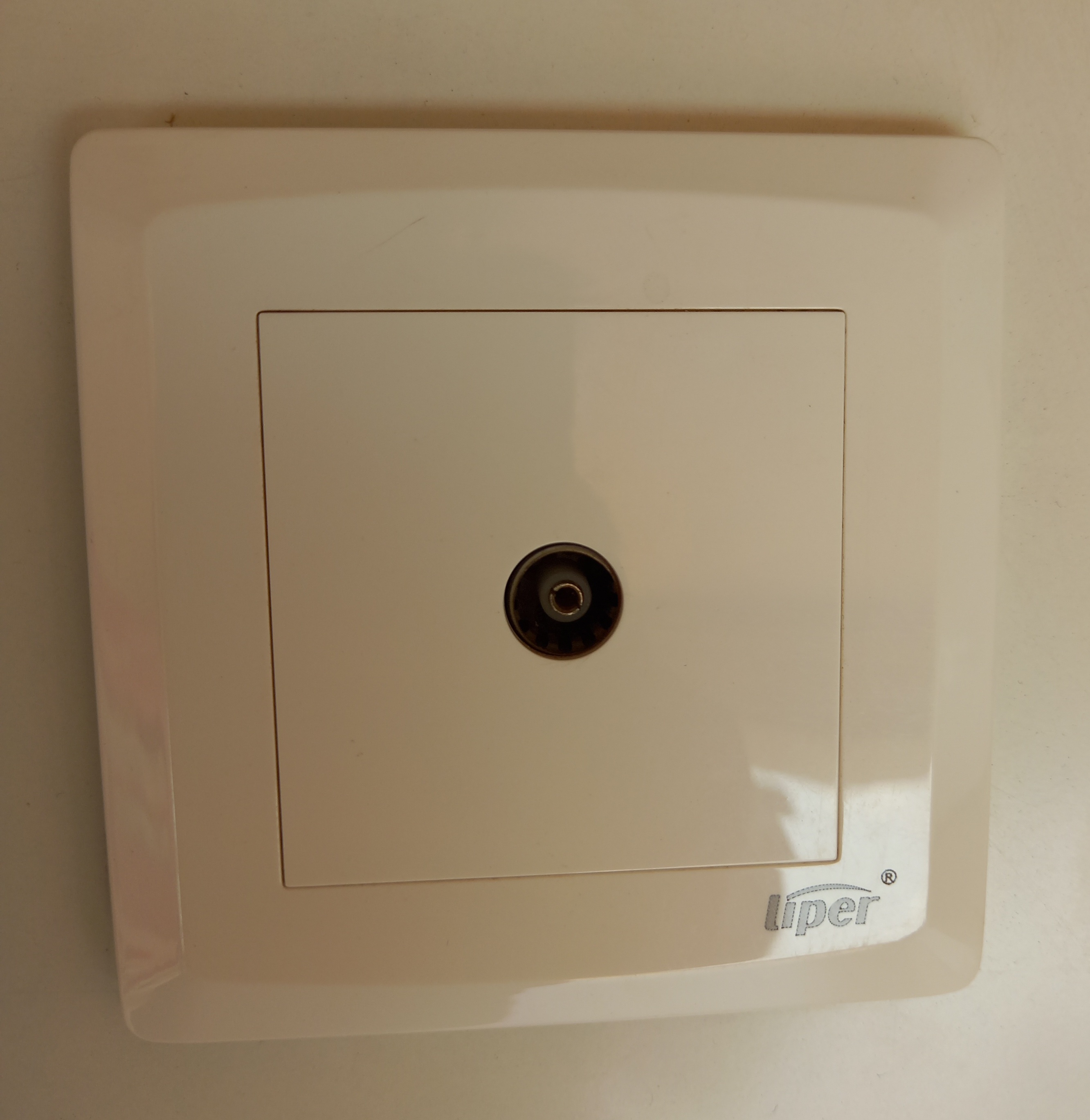 Tv socket liper
