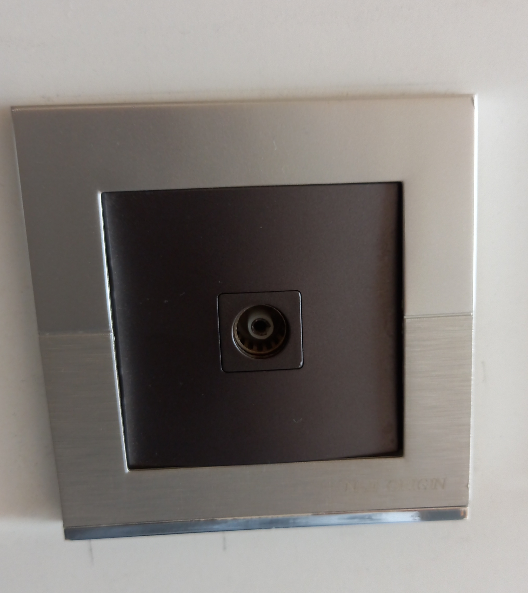 TV black on silver