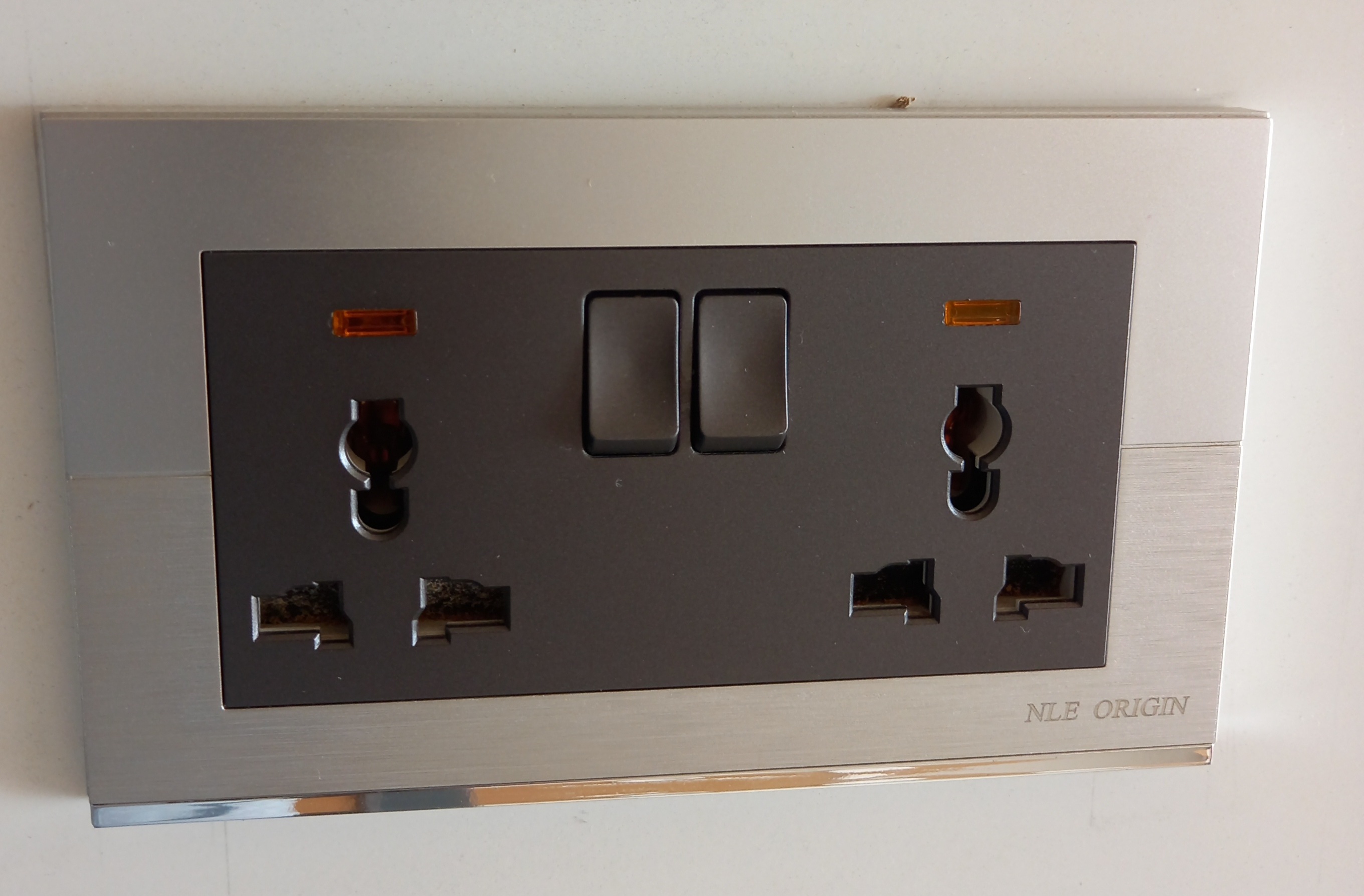 Double socket black on silver