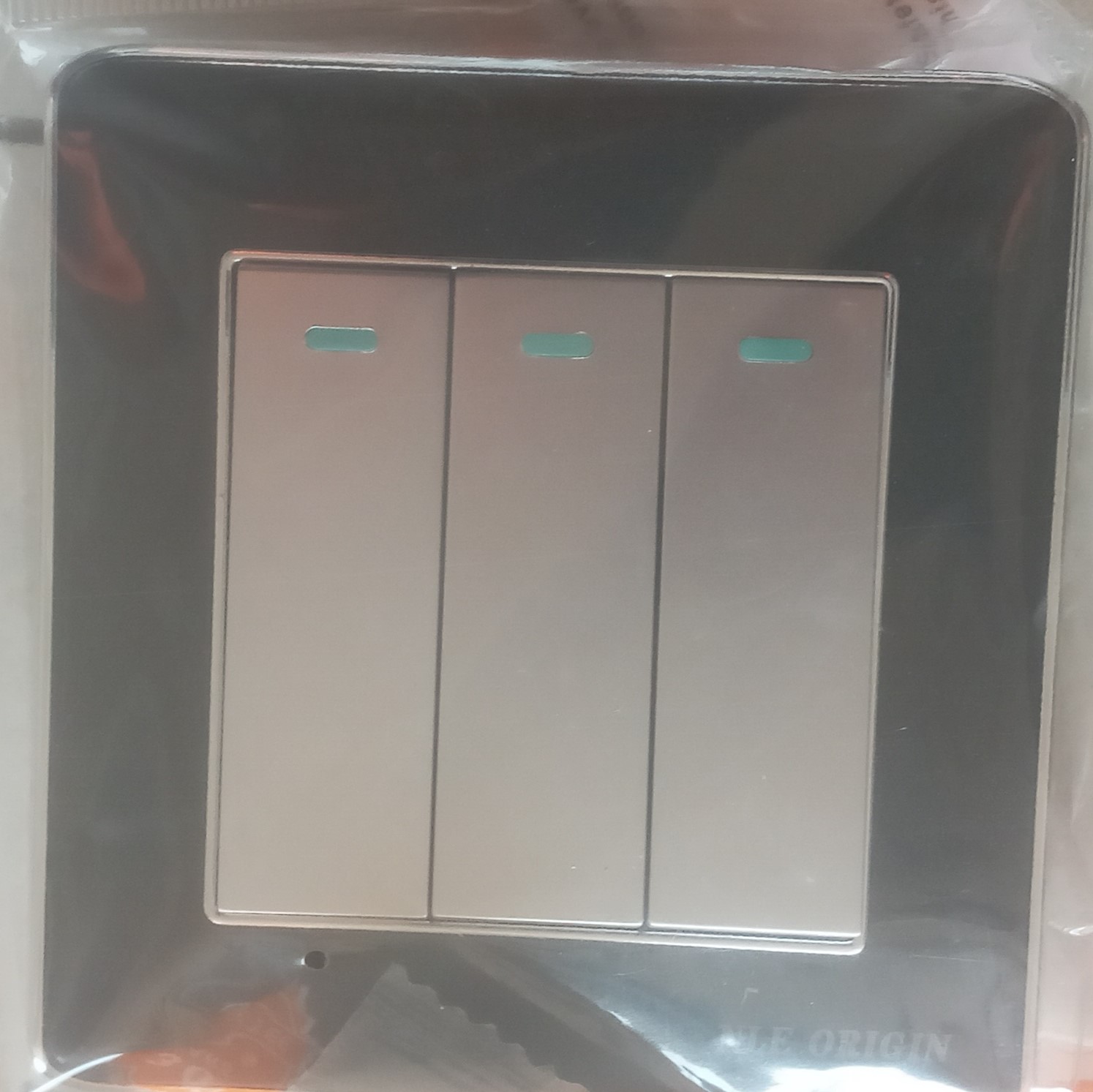 3gang 2way Nle Silver on Black