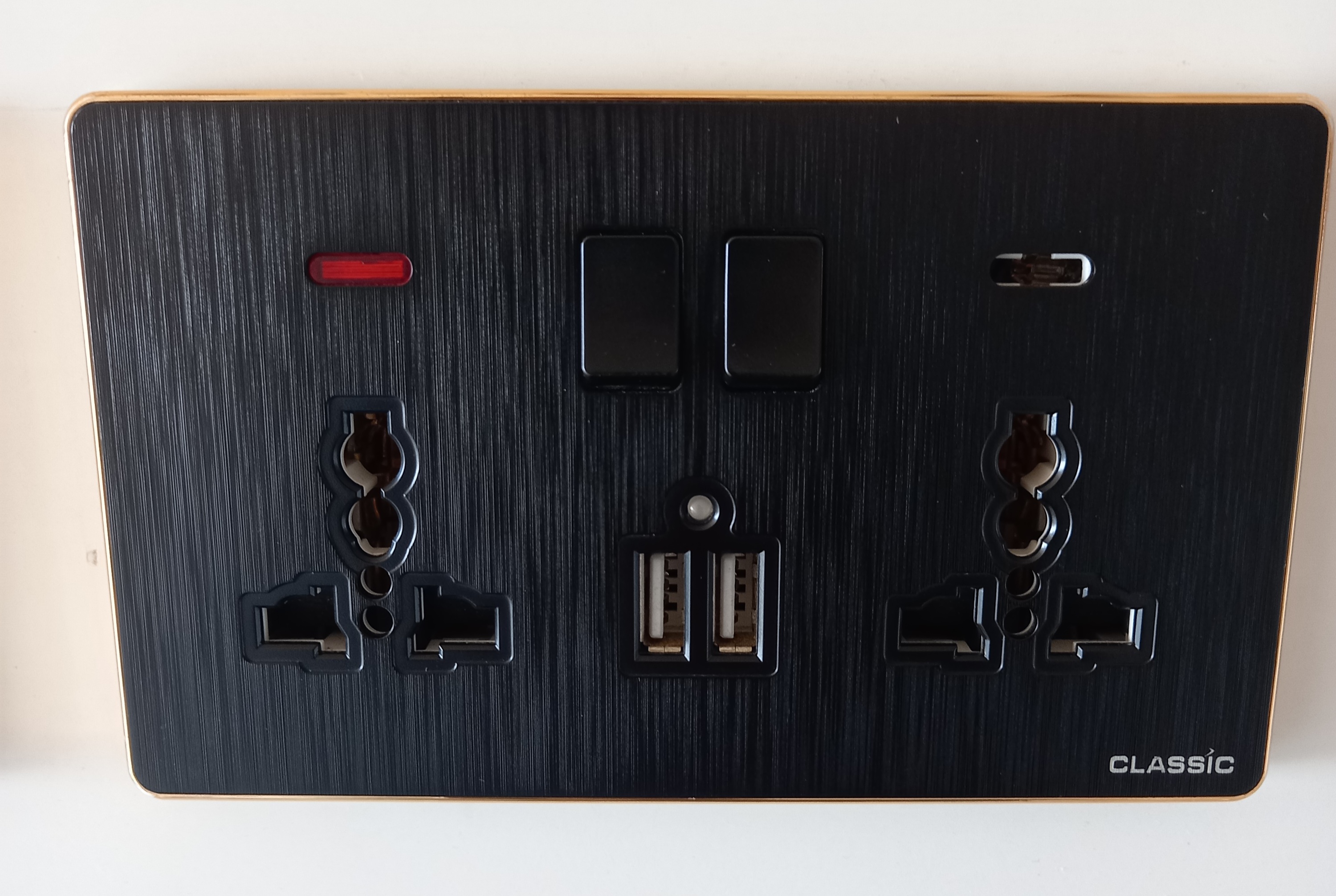 Double socket C72 classic black